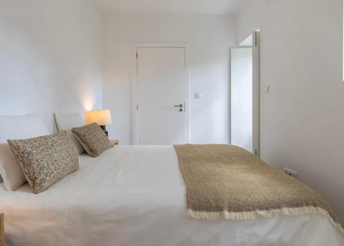 2bdr Cozy In Graca By Lovelystay Apartment