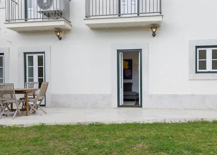 2bdr Cozy In Graca By Lovelystay Apartment