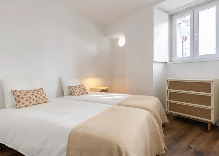 2bdr Cozy In Graca By Lovelystay