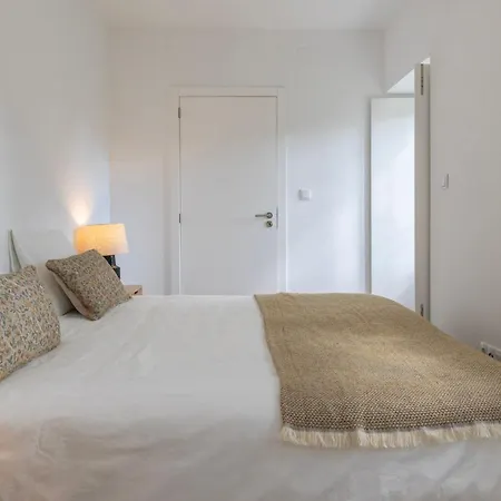 2bdr Cozy In Graca By Lovelystay Apartmán